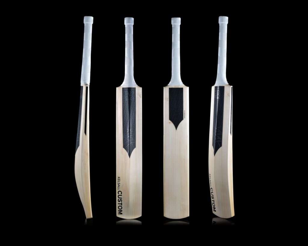 A bat structure to determine the weight of the cricket bat