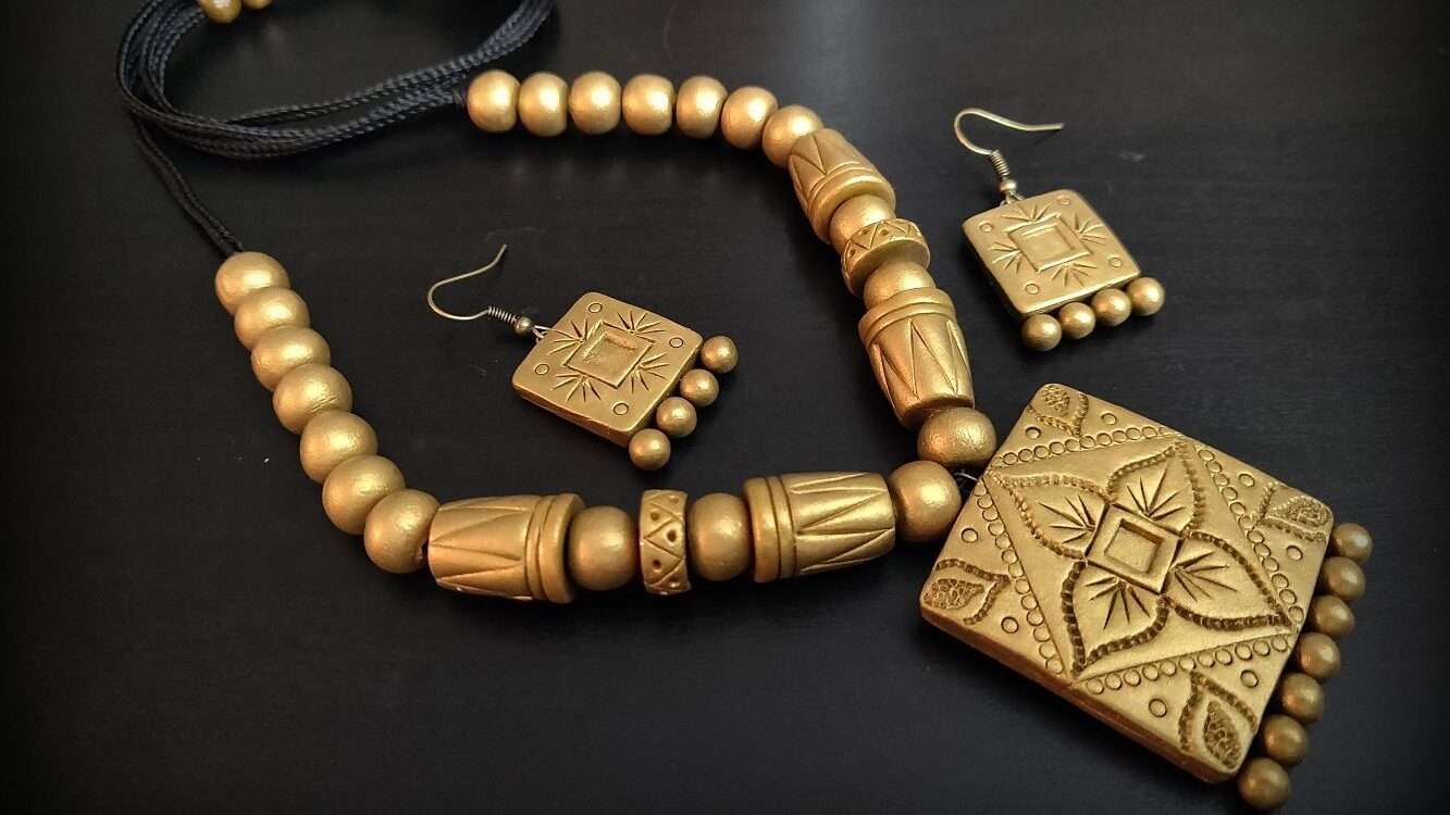GOLD-PAINTED TERRACOTTA SET