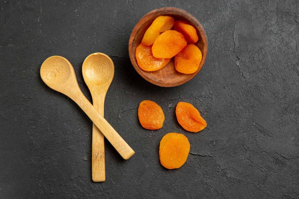 The Recommended Daily Intake of Dried Apricots is 3-4 